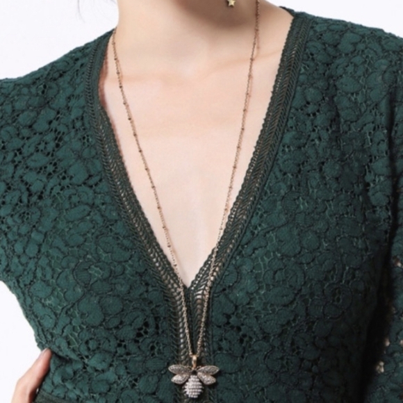 Rhinestone Pearl Bee Necklace - Picture 9 of 9